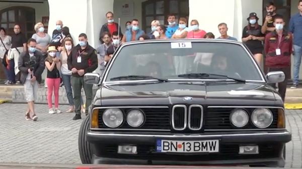 Mașini de epocă, față-n față cu autoturismele electrice la Sibiu