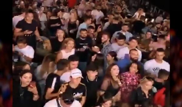 Cântăreţ de manele, petrecere cu sute de tineri la Iaşi, în pandemie. Poliţia a venit când toată lumea plecase