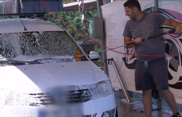 Românii vor să își spele singuri mașinile. Spălătoriile de tip self service, afacere profitabilă în pandemie