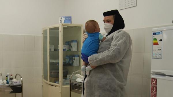 Călugăriţa care a ales să fie medic pentru 1500 de suflete, în Ialomiţa