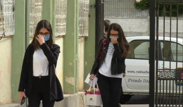 Regulile impuse transformă școlile în adevărate unități militare (Video)