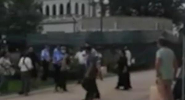 Scandal și bătaie în curtea Mitropoliei Moldovei, după ieșirea din catedrală