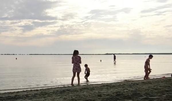 Pe litoral se strâng deja şezlongurile, din lipsă de turişti pe plaje