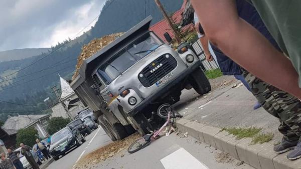 Camionul care a lovit o fetiță de 9 ani, în Maramureș, a încercat să evite o mașină care ieșea dintr-o curte