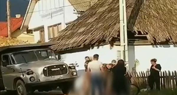 Fetiță de nouă ani, pe bicicletă, accidentată grav de un camion, în Borşa