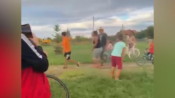 Copilul bătut de un cuplu din Timiş are nevoie de o lună de spitalizare