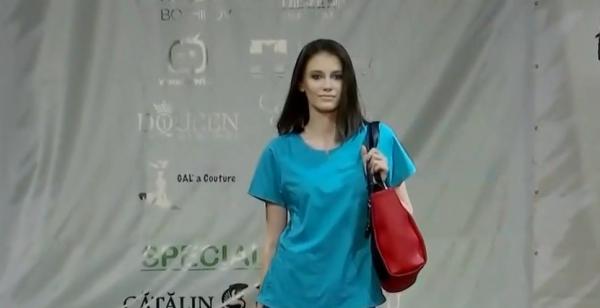 Costume medicale la prezentarea de modă de la Craiova