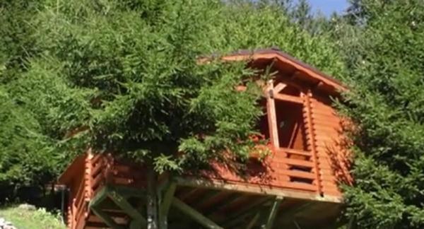 Turiştii sunt aşteptaţi la un festival atipic de teatru şi film pe malul lacului, în comuna Arcuş