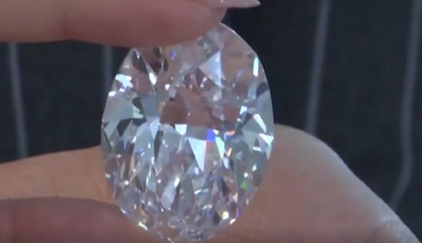Cel mai mare diamant descoperit în America de Nord va fi vândut la licitație în Hong Kong