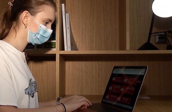 Mii de elevi din București au aflat peste noapte că școala lor începe online. Ce spun Anisie și Orban
