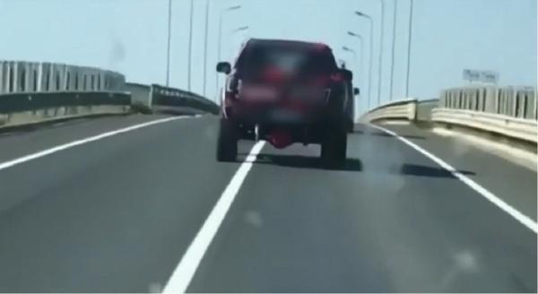 Un șofer din Deva a refuzat să-i facă loc unei ambulanțe, care transporta un copil la spital | Video