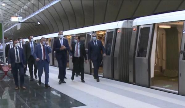 Metroul din Drumul Taberei, inaugurat cu o întârziere de câțiva ani, așteptat ca pâinea caldă în cartier: "Nu credeam că se mai întâmplă" (Video)