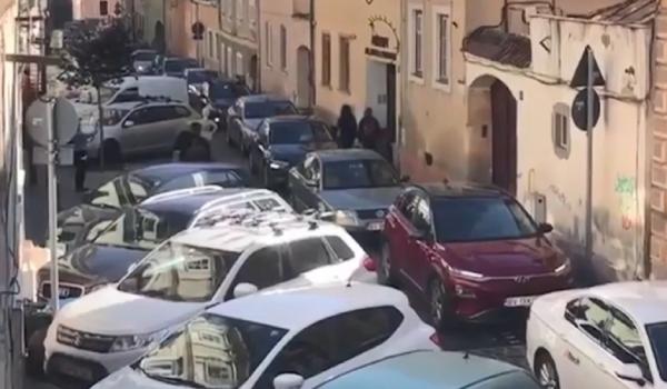 Începutul de an școlar a produs haos în traficul din Brașov (Video)