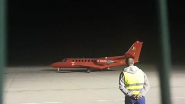 Bebeluș cu arsuri pe 30% din corp, după ce a căzut pe el bulion încins, în Baia Mare. A fost trimis direct la București, cu avionul