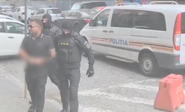 12 suspecți anchetați, după perchezițiile efectuate la interlopii din Clanul Sadoveanu (Video)