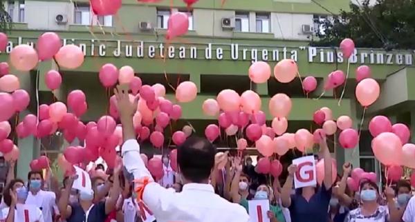 Zeci de clădiri din toată țara s-au colorat în portocaliu, de Ziua Mondială a Siguranței Pacientului