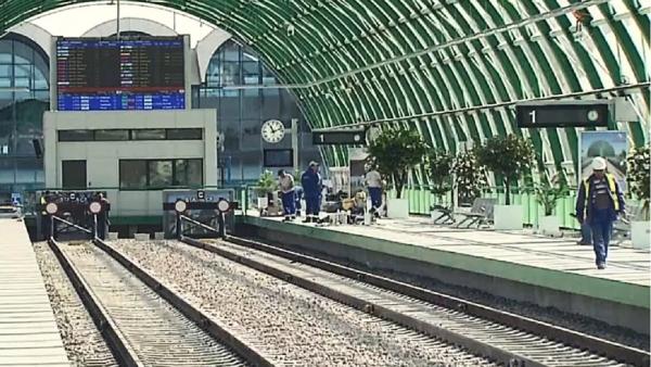 Calea ferată ce leagă Aeroportul Otopeni de Gara de Nord ar urma să fie inaugurată înainte de Crăciun (Video)