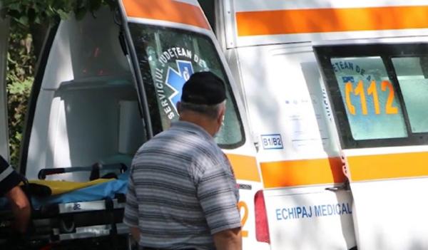 Un bătrân de 71 de ani a murit, după ce un bărbat a dat peste el cu trotineta electrică, în parc | Video