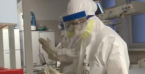 Reacții ale specialiștilor, după recordul atins de România în materie de infectări cu noul coronavirus: "În jurul nostru, tot mai mulți oameni sunt bolnavi"