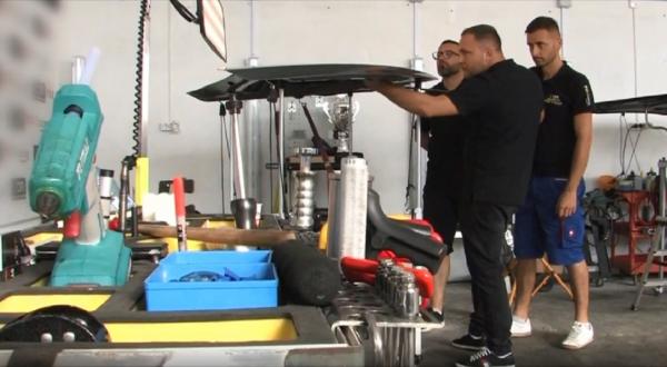 Îndreptatul caroseriilor fără revopsire, meseria învățată peste hotare și pusă în practică în România