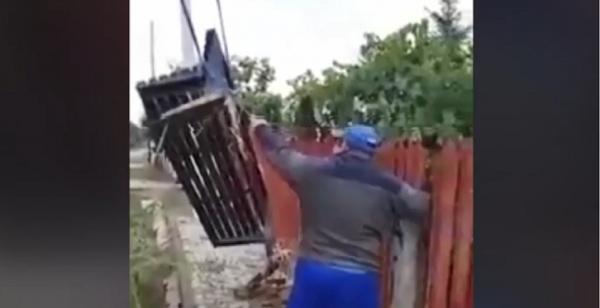 Primarul din Giurgiu acuzat că a scos băncile celor care nu l-au votat spune că a fost o glumă