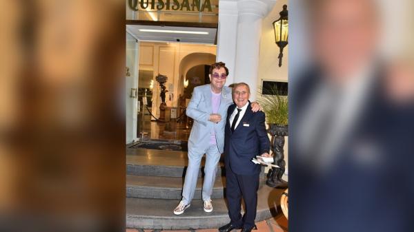 Elton John, amendat pentru că nu a purtat mască