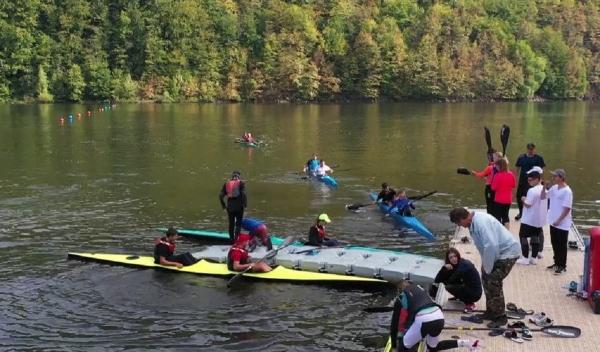 Concurs naţional de caiac-canoe, pe lacul de la Barajul Firiza în Maramureş | Video