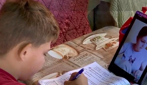 Şcoala online din comuna Cuca, imposibilă pentru mulţi elevi care nu au nici internet, nici tabletă