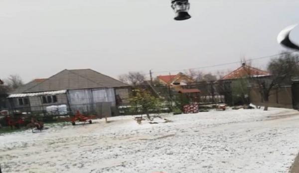 Cod roşu de grindină, ploi şi vijelii emis de meteorologi în mai multe județe