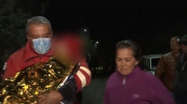 Copil de patru ani rătăcit, găsit după căutări tensionate în Suceava