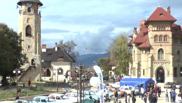 Paradă de mașini retro la Curtea Domnească din Piatra Neamţ