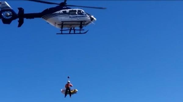 Desfăşurare impresionantă de forţe pentru recuperearea turistului căzut de pe munte, în masivul Bucegi