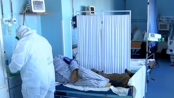 Viața într-un spital Covid 19: „Când intrăm în zona contaminată, se uită bolnavii la noi ca la Dumnezeu”