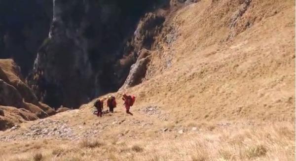 Tânăr din Brașov mort după ce s-a prăbușit cu parapanta în Bucegi, la scurt timp după decolare [Video]