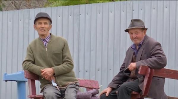 Măștile oferite gratis de către stat ajung să fie uitate în depozitele locale