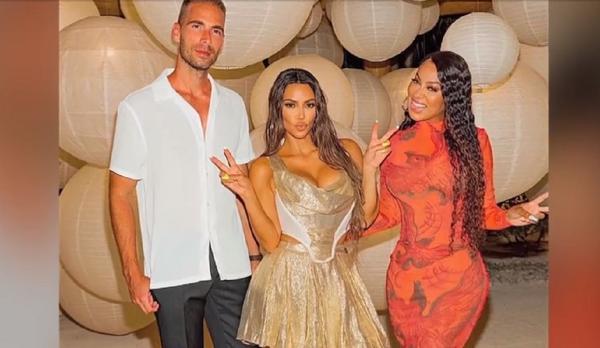 De ziua ei, Kim Kardashian a închiriat un avion privat şi a plecat pe o insulă exotică