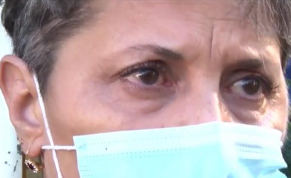 O fostă pacientă cu Covid-19 s-a întors la Spitalul Judeţean de Urgenţă Ploieşti pentru a le mulţumi medicilor