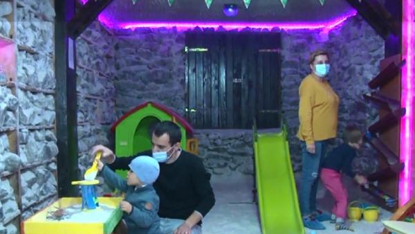 Salina urbană, locul ideal de relaxare pentru o familie