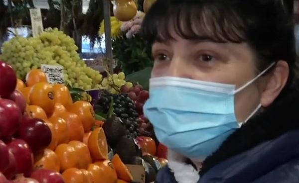 Noile restricții aduc haos în piețe. Vânzătoare, cu ochii în lacrimi: Nu se știe ce o să fie cu noi