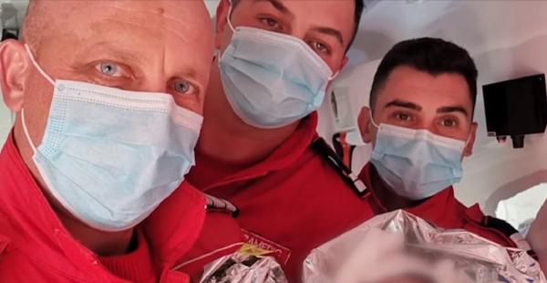 Bebeluș născut în ambulanță, în Bistrița. Paramedicii au fost puși în fața faptului împlinit: "Teoria o ştiam"