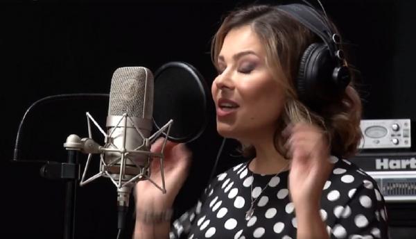 Povești de familie, cu Miki. Concertele i-au fost anulate, dar are activitate din plin