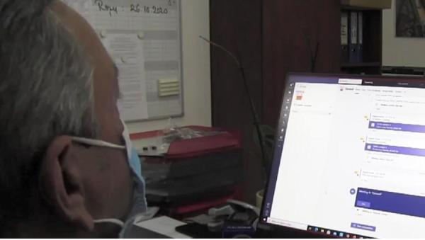 Elevii unui liceu din Arad au trecut la școala online încă din 2013. Video