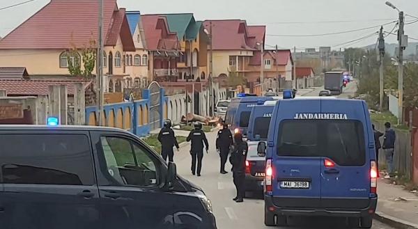 Percheziţii de amploare în Iaşi şi Suceava, la persoane bănuite de evaziune fiscală, delapidare şi spălare de bani