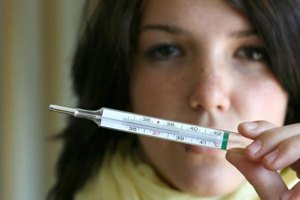 SARS-CoV-2, un virus schimbător. Simptomele s-au modificat de la începutul pandemiei