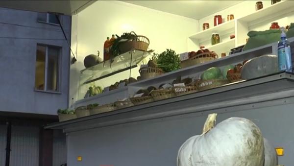 Soluția găsită de doi producători din Cluj pentru a-și vinde fructele și legumele de sezon. Reacția clienților