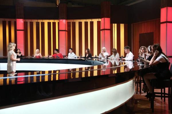 Juriu din vedete şi influenceri la Chefi la cuţite, azi, de la 20:30. Se anunţă câteva lovituri dramatice