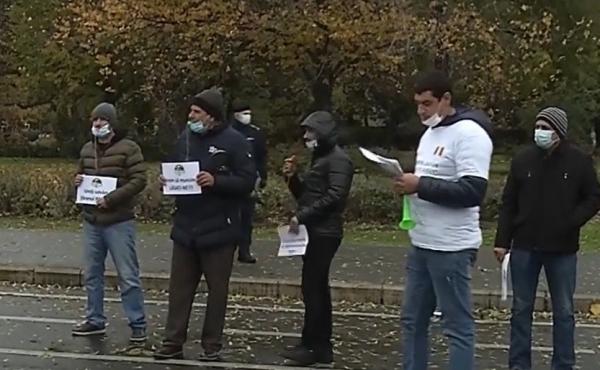 Pieţarii au protestat în faţa Guvernului, pentru că ar fi rămas fără clienţi. Orban acuză o mişcare politică