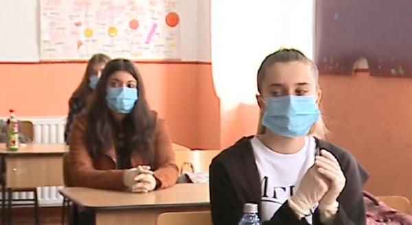 Elevii ar putea reveni în bănci după vacanța de iarnă. Ce spune ministerul Educației