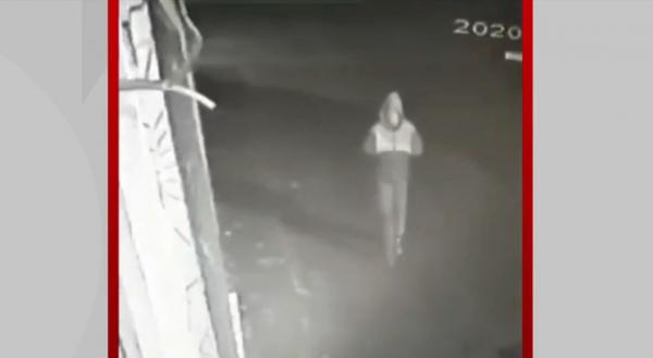 Un bărbat din Ilfov, filmat când tâlhărea femei pe stradă, a fost prins de polițiști