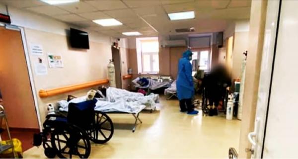 Imagini cumplite la Institutul Matei Balș. Oameni pe tărgi, întinși pe scaune sau conectați la tuburi de oxigen: "Mi s-a făcut pielea de găină!"